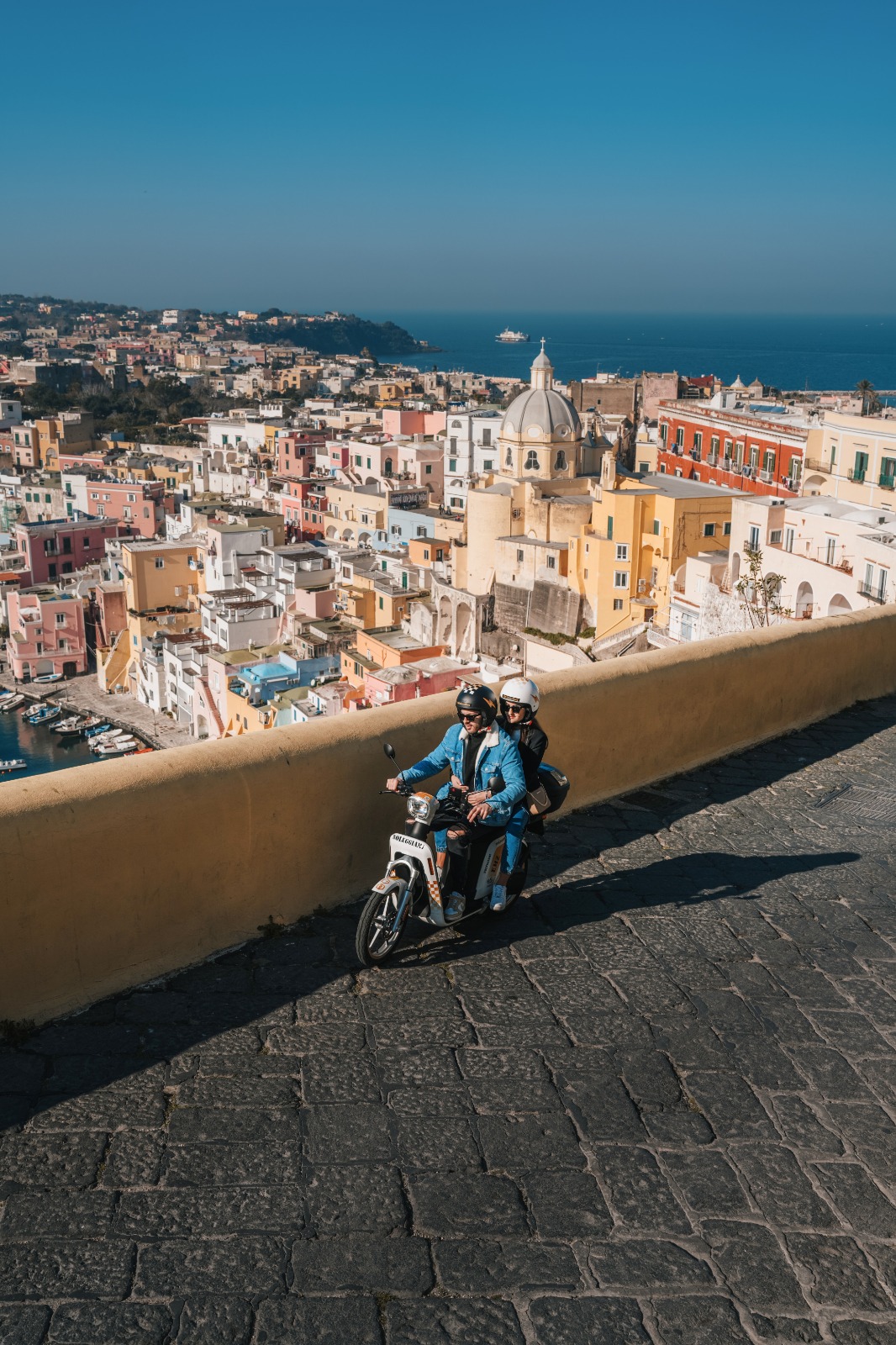 In giro per Procida con EMZgo