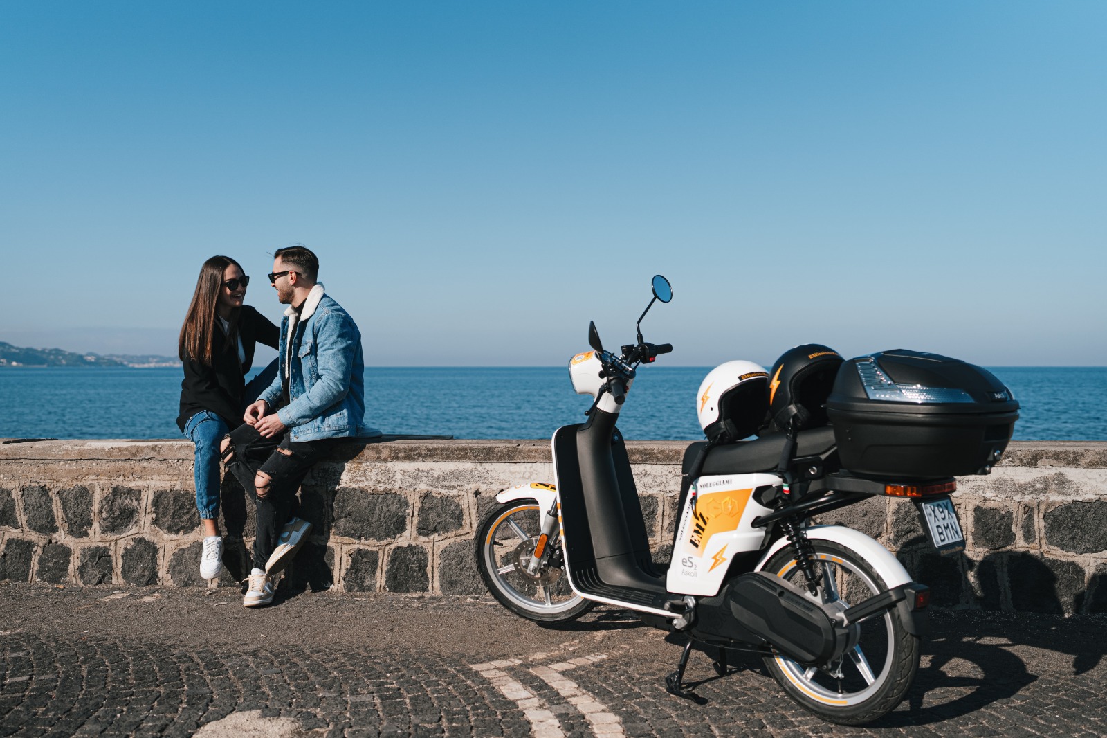 Scooter elettrico EMZgo a Procida