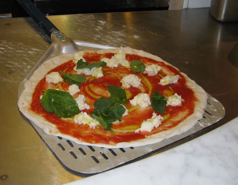 Foto di esempio: pizza napoletana pronta per il forno