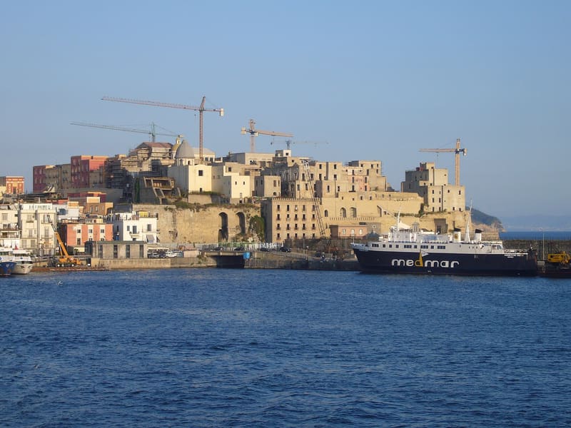 Il porto di Pozzuoli