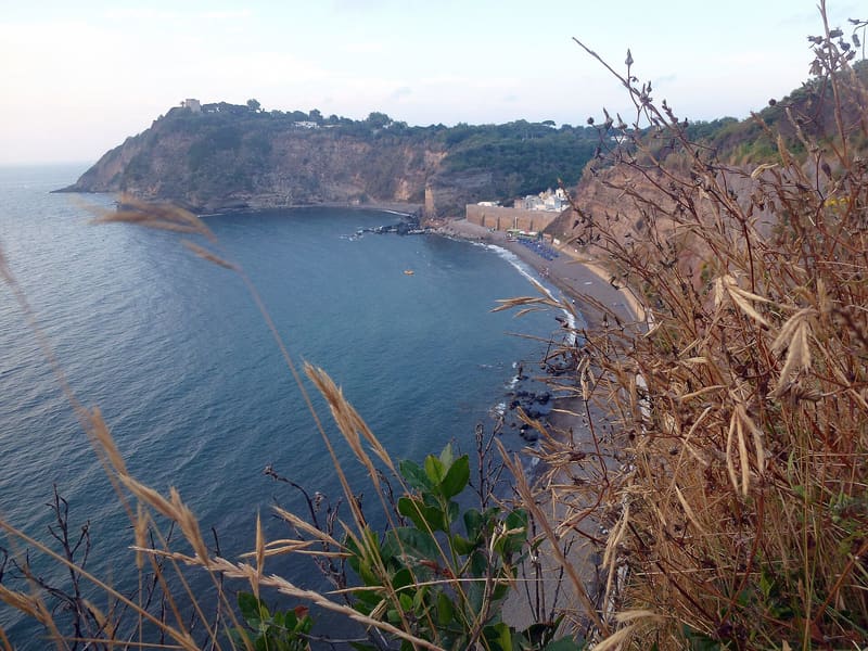 La Cala del Pozzo Vecchio, la spiaggia de «Il postino»