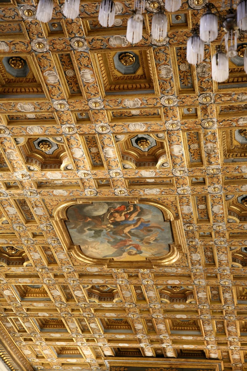 Il soffitto a cassettoni dell'Abbazia di San Michele Arcangelo